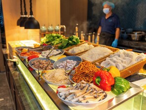Desayuno buffet todos los días (con cargo) 