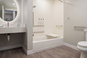 Seprai premium, selimut bulu angsa, meja kerja, dan tirai kedap cahaya