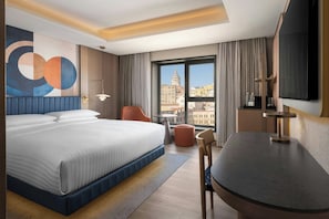 Deluxe Guest Room, 1 King Bed, Galata Tower View, High Floor | Hochwertige Bettwaren, Minibar, Zimmersafe, Schreibtisch