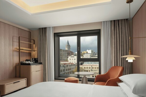 Deluxe Room, 1 King Bed, City View | Premium bedding, minibar, in-room safe, desk - Delta Hotels by Marriott Istanbul Karakoy (Istanbul)