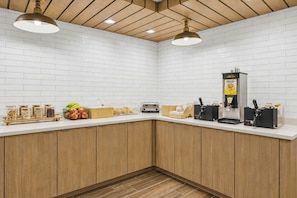Tägliches inbegriffenes kontinentales Frühstück