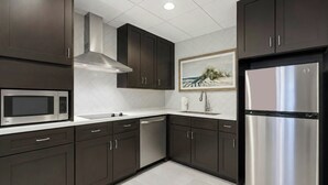 Private kitchen - Fairfield by Marriott Inn & Suites Mount Pleasant, WI (Mount Pleasant)