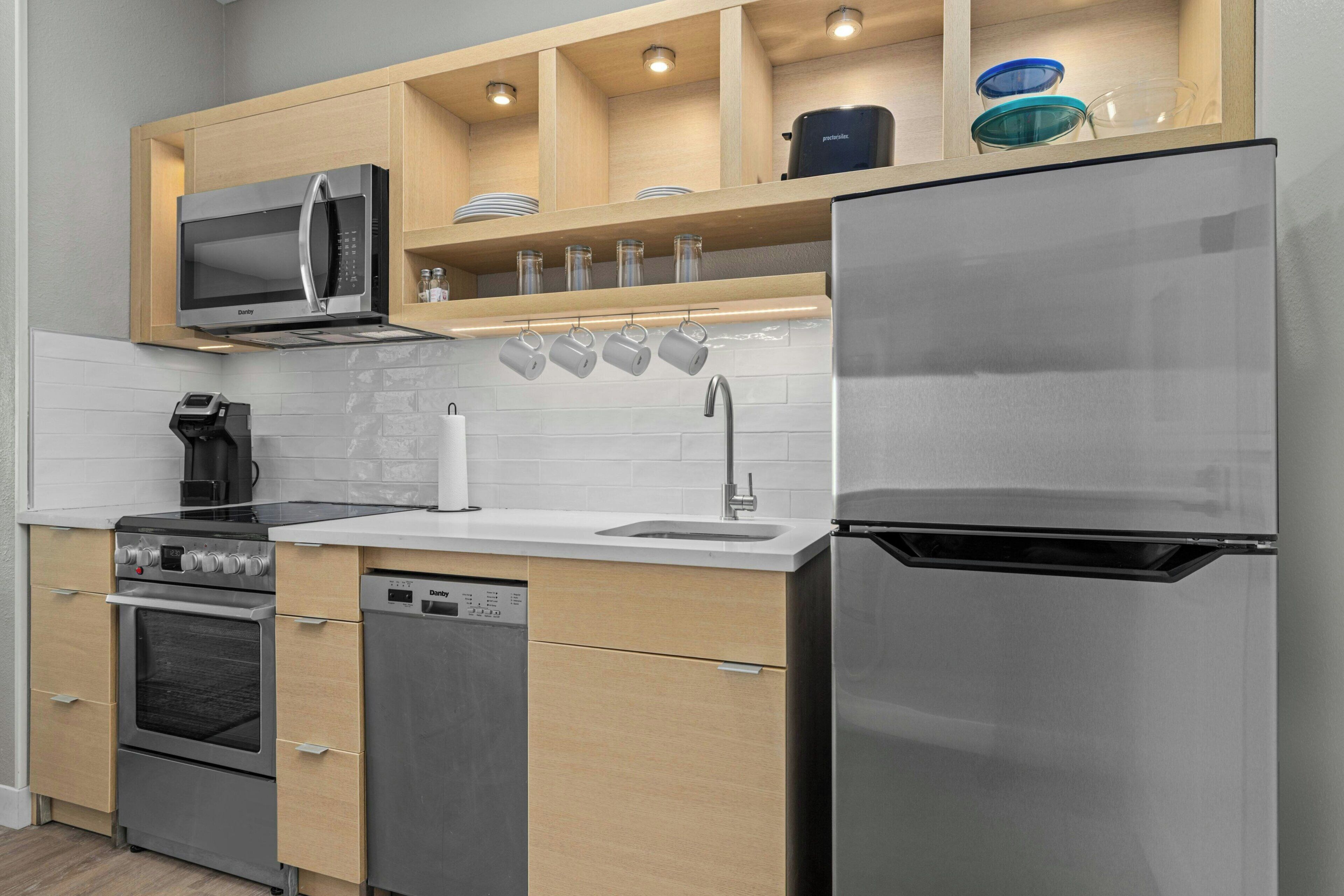 Suite, 1 kamar tidur | Setrika/meja setrika, tempat tidur bayi gratis, dan Wi-Fi gratis