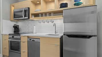 Suite, 1 kamar tidur | Setrika/meja setrika, tempat tidur bayi gratis, dan Wi-Fi gratis