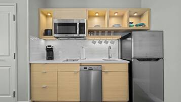 Wasserkocher mit Kaffee-/Teezubehör