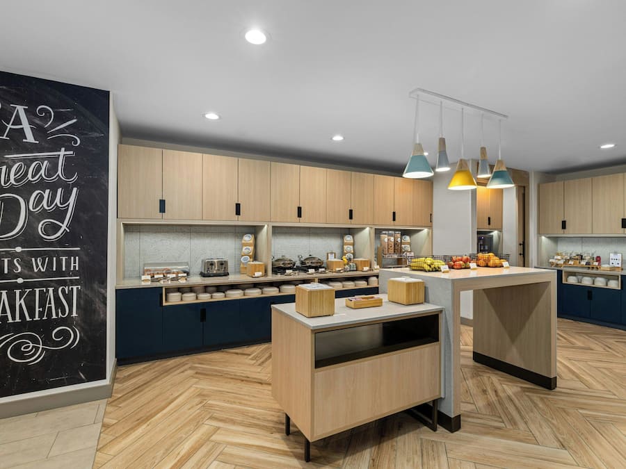 Free daily continental breakfast