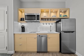 Coffee/tea maker, dining tables