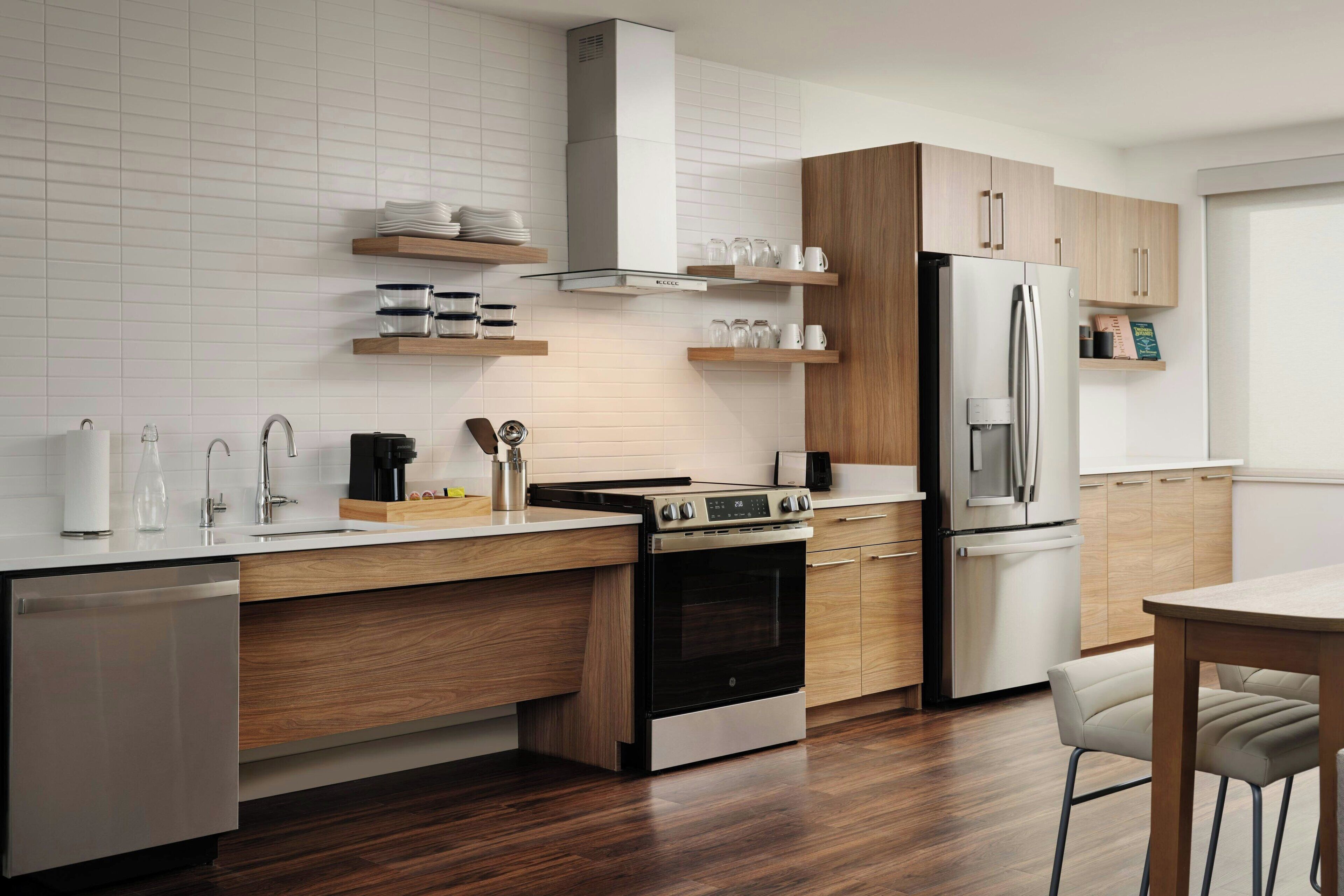 Coffee/tea maker, microwave