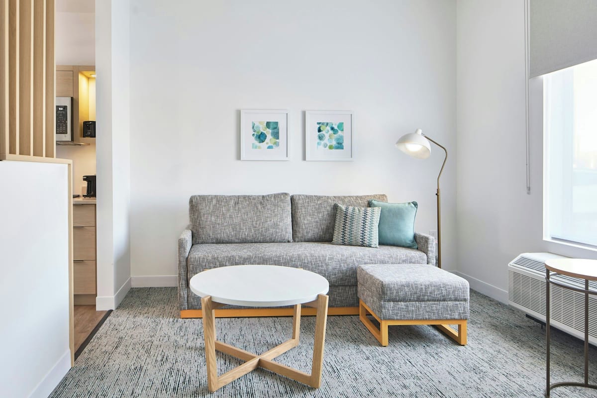Suite, 1 Bedroom | Living area