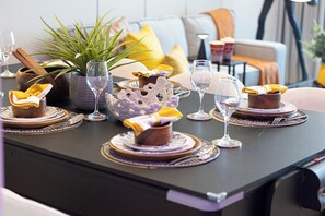 Luxury Apartment, Balcony, City View | In-room dining