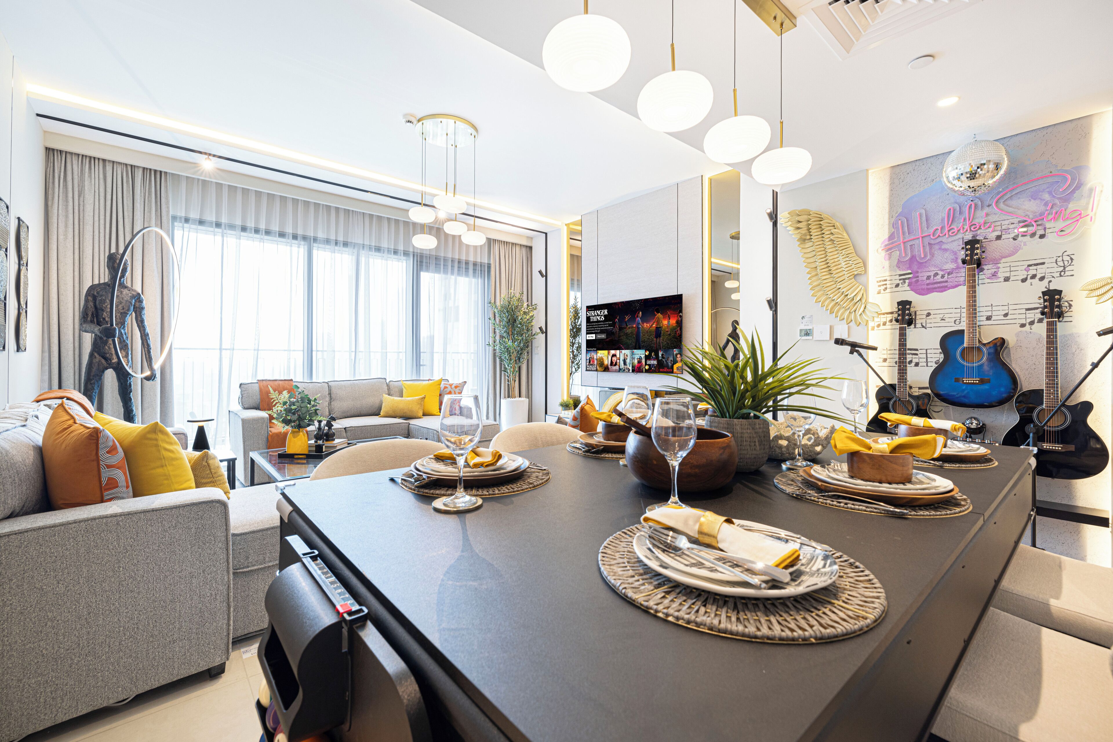 Luxury Apartment, Balcony, City View | In-room dining