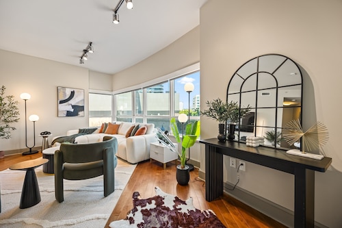 Modern Downtown Retreat - Walk to Gaslamp & Petco