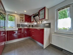 ثلاجة، ميكروويف، فرن، موقد طهي مسطح