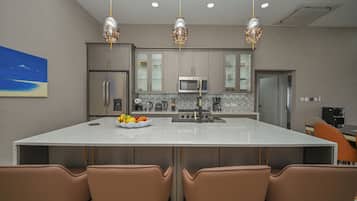 Oven, stovetop, coffee/tea maker, toaster