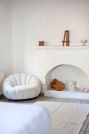 House | 2 bedrooms, desk