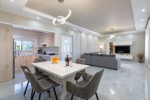 House | 4 bedrooms - The Cottage South Escape With Beach Front Pool (Rhodes)