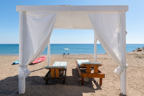 The Cottage South Escape With Beach Front Pool