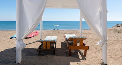 The Cottage South Escape With Beach Front Pool