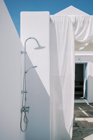 Apartamento, para fumantes | 2 quartos, escrivaninha