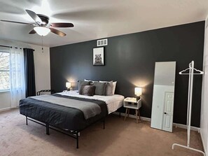 4 bedrooms, iron/ironing board, WiFi, bed sheets - Pocolonial Charming 4BR Mountain Retreat (Albrightsville)