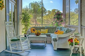 Smart-TV, videospill, DVD-spiller og fotballspill