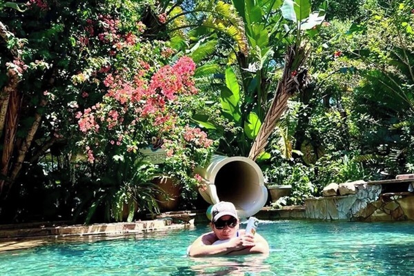 Piscina a l'aire lliure i piscina climatitzada