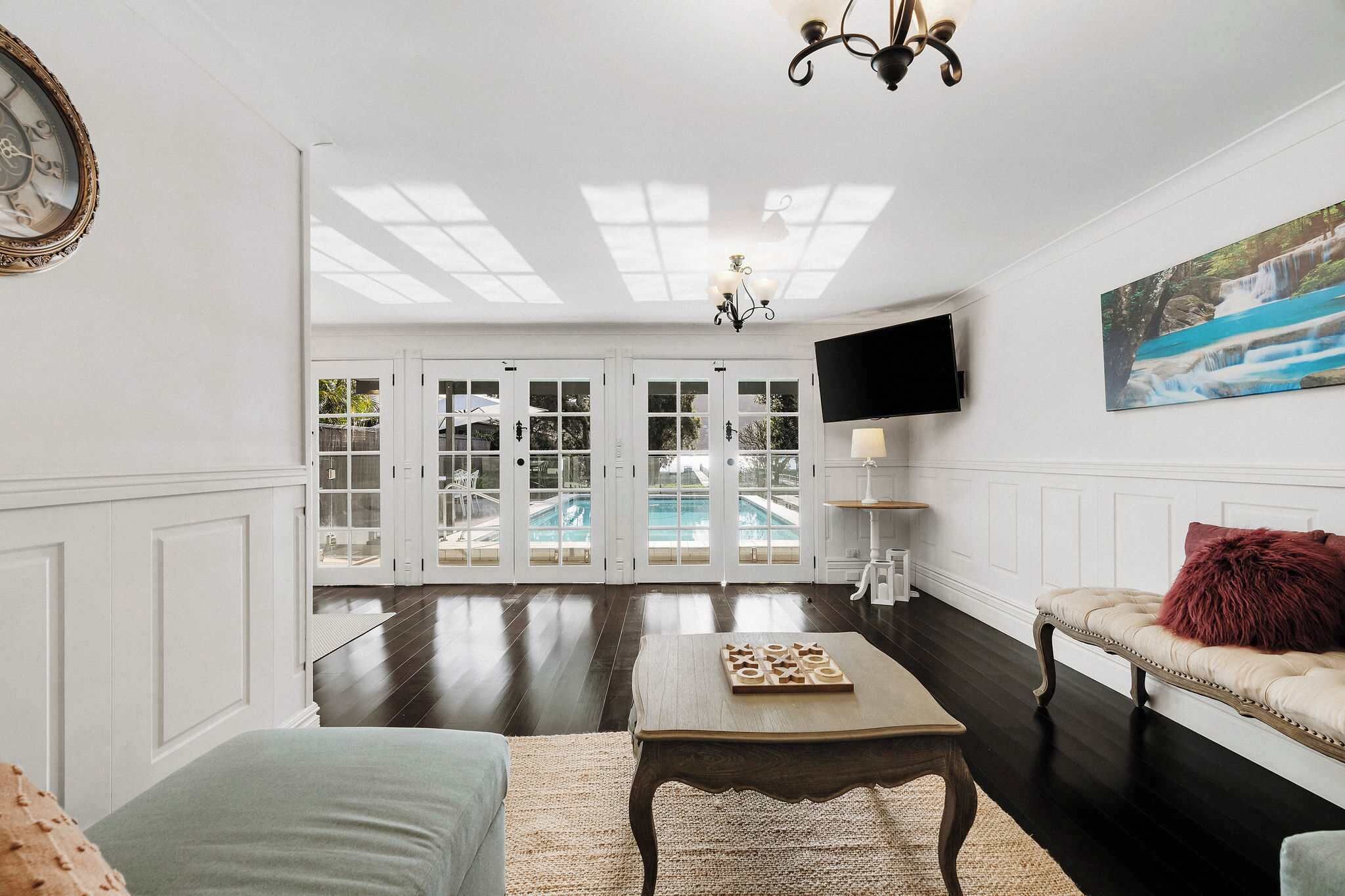 TV, fireplace, offices