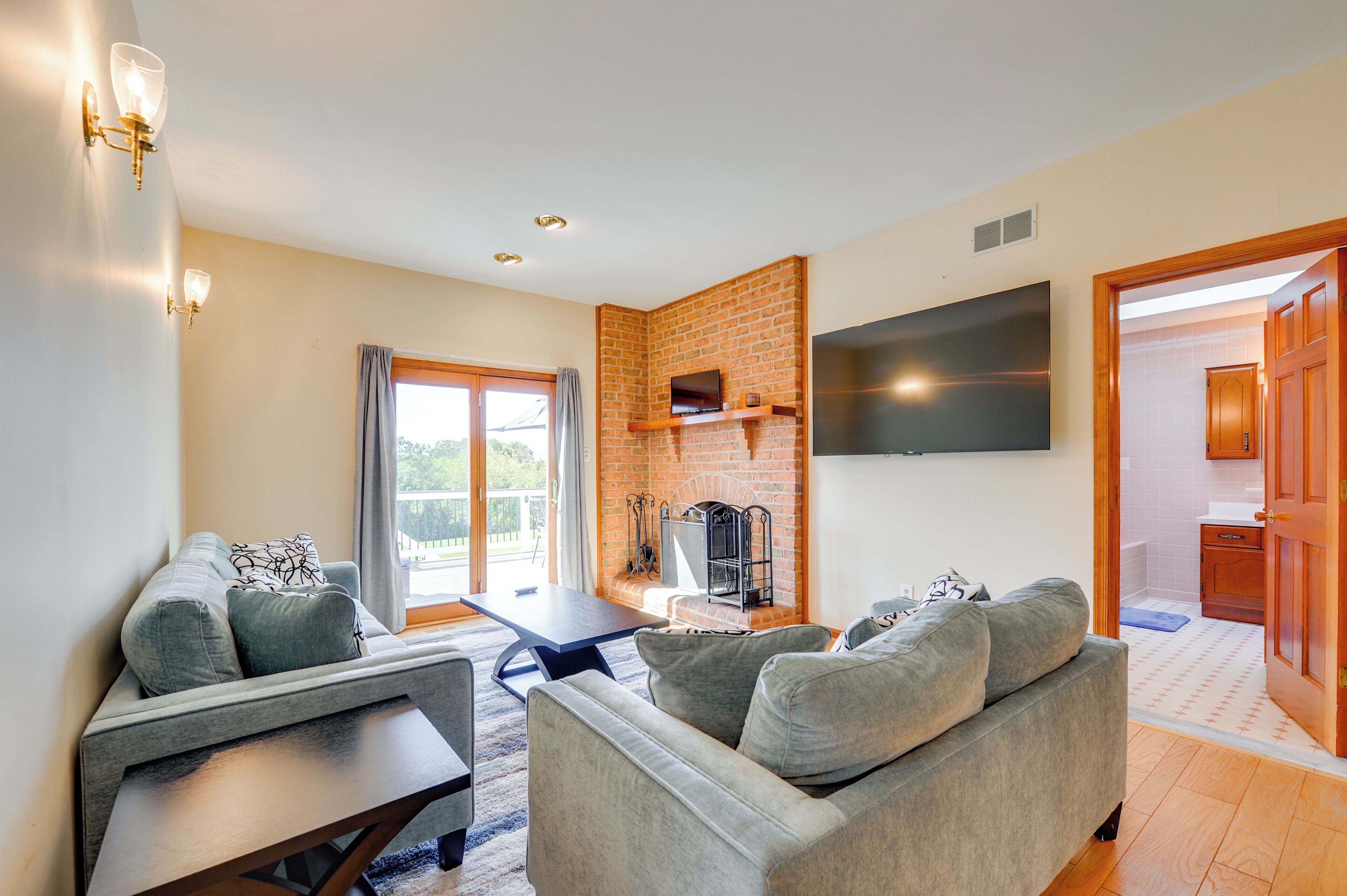 TV, fireplace, books, stereo