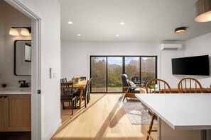 Unclassified image, 4 of 38, button