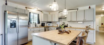 1 Mi to Shops & Cafes: Updated Cassville Home!