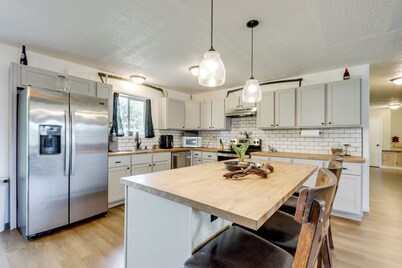 1 Mi to Shops & Cafes: Updated Cassville Home!