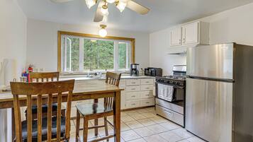 Fridge, microwave, stovetop, cookware/dishes/utensils