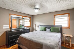 3 habitaciones, tabla de planchar con plancha, internet y ropa de cama 