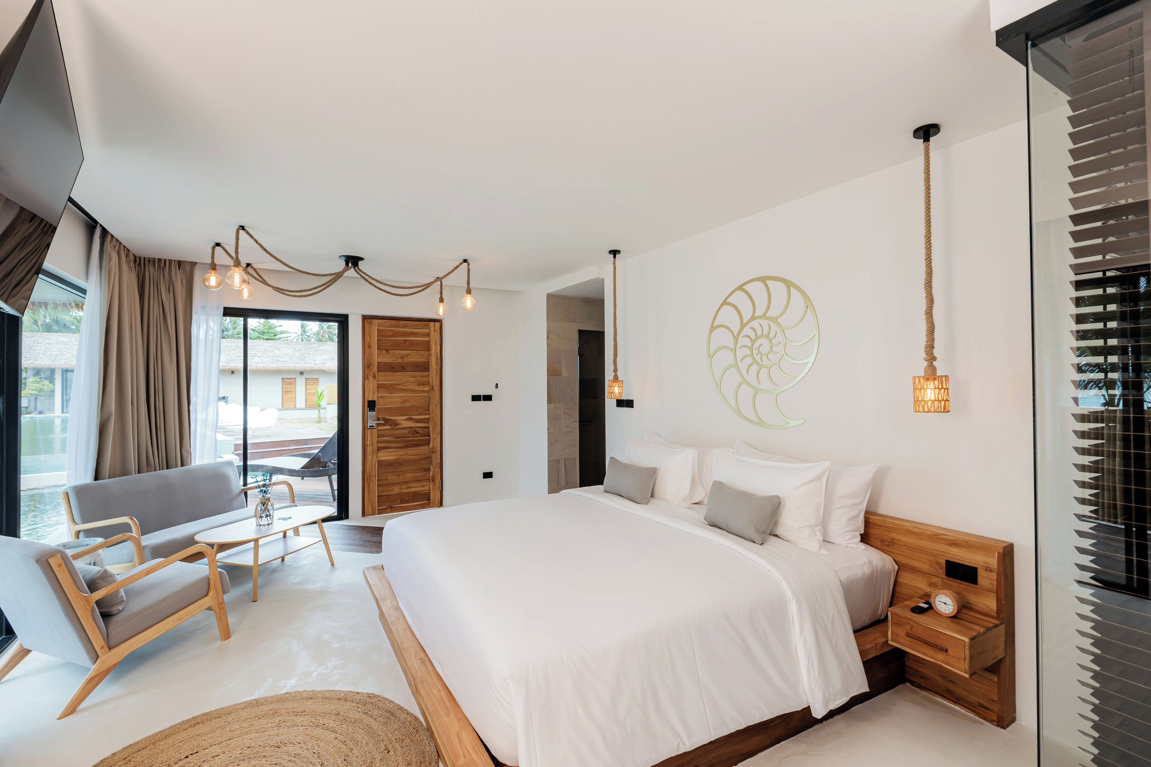 Beachfront Pool Villa | ตู้นิรภัยในห้องพัก, พื้นที่ทำงานแบบใช้แล็ปท็อป, ผ้าม่านกันแสง