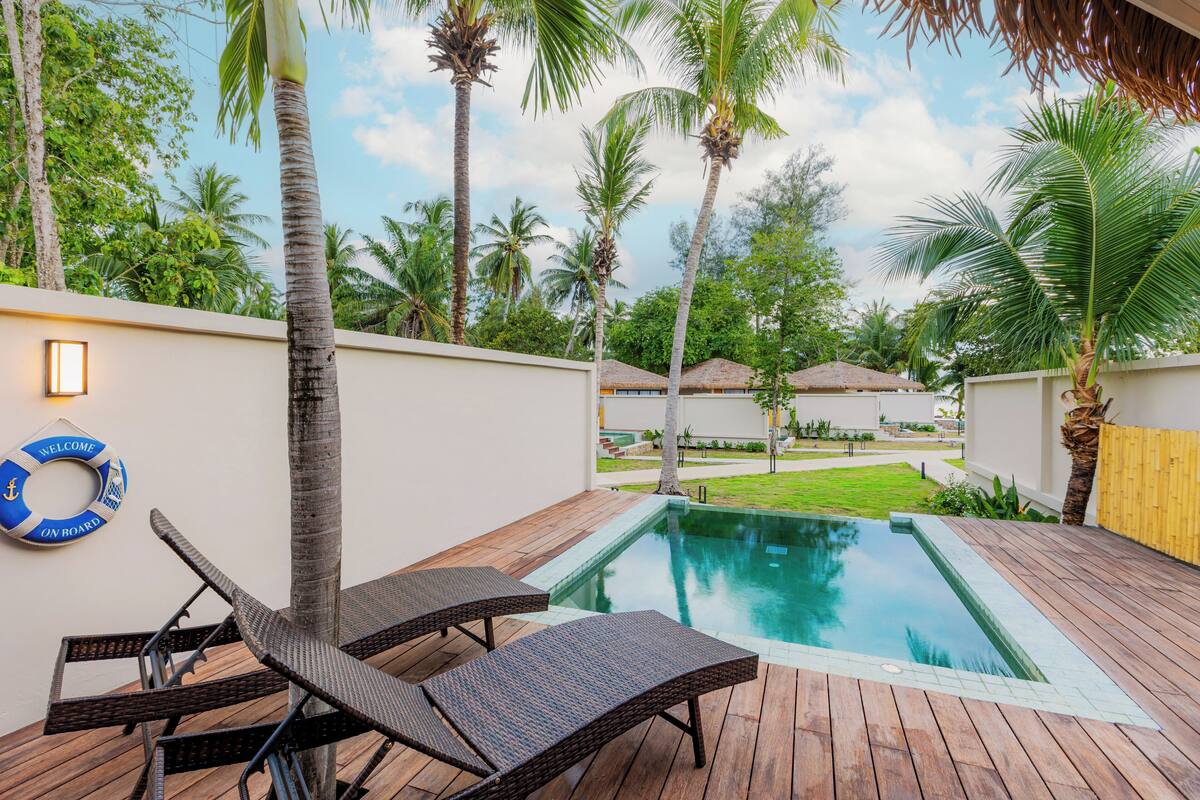 Seaview pool Villa | In-room safe, laptop workspace, blackout curtains, soundproofing
