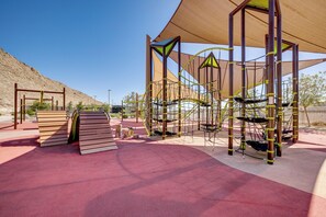 Children's area - 6 Mi to Red Rock Canyon! Gem w/ Mtn & Valley Views (Las Vegas)