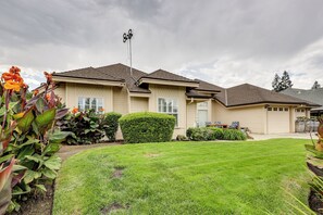 Exterior - Golf, Hike, Explore: Apt 9 Mi to Dtwn Fresno! (Fresno)