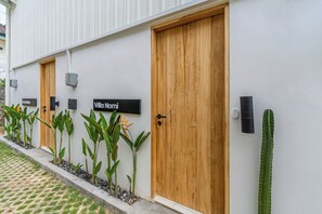 Nomi 4B | Bàn, khu vực làm việc phù hợp cho laptop