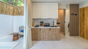 Bingin unit 13 | Private kitchen | Mini-fridge, stovetop, cookware/dishes/utensils