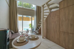 Nomi 4B | Area keluarga