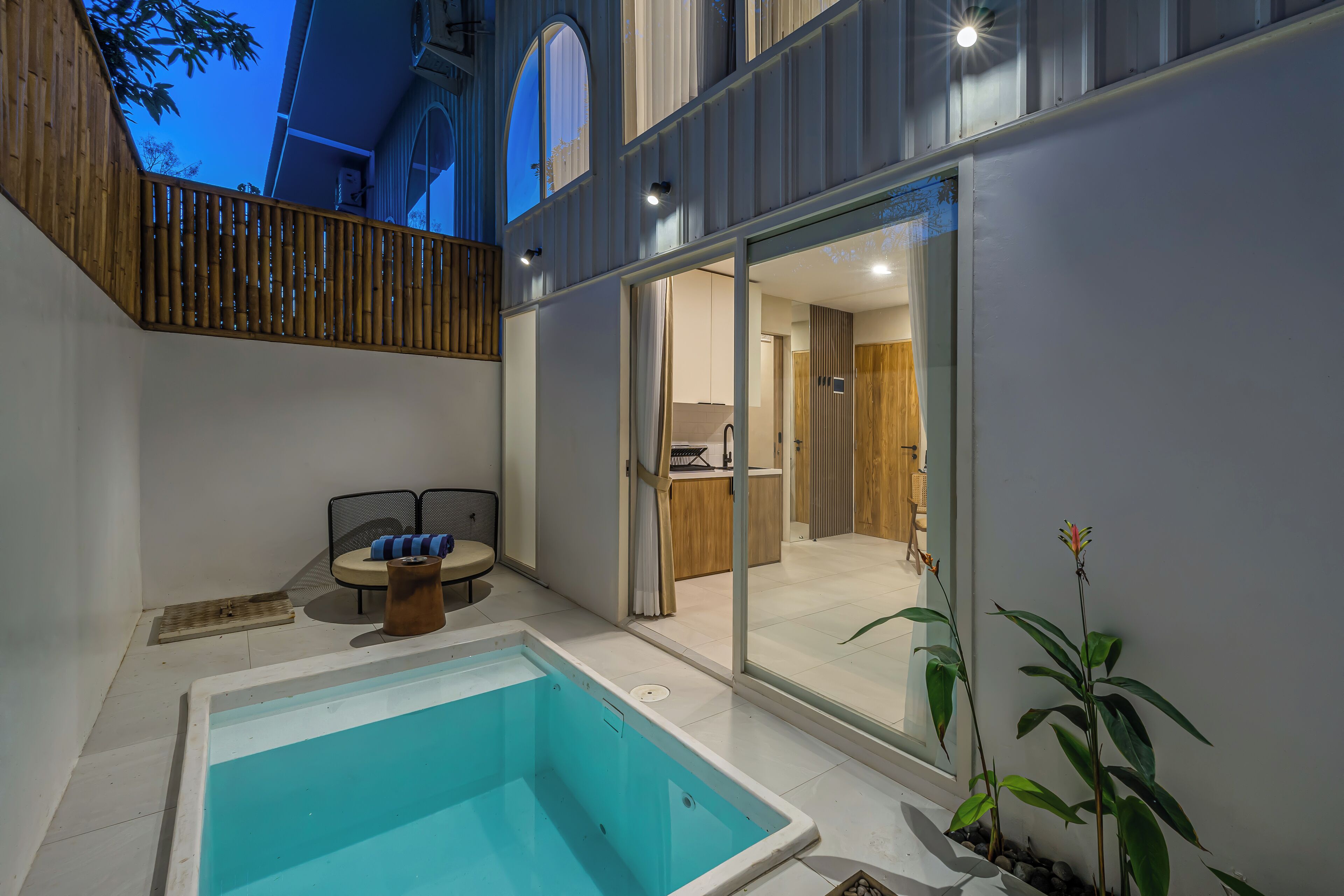 Bingin unit 13 | Schreibtisch, laptopgeeigneter Arbeitsplatz