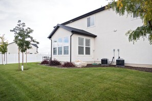 المنطقة المحيطة بالمنشأة