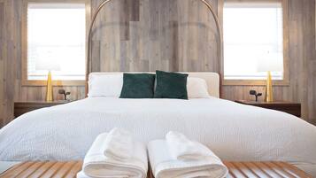 5 bedrooms, iron/ironing board, WiFi, bed sheets