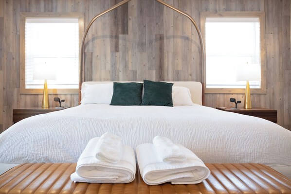 5 bedrooms, iron/ironing board, WiFi, bed sheets - Spacious house, sleeps 11, in beautiful American Fork with fireplace, and arcade (American Fork)