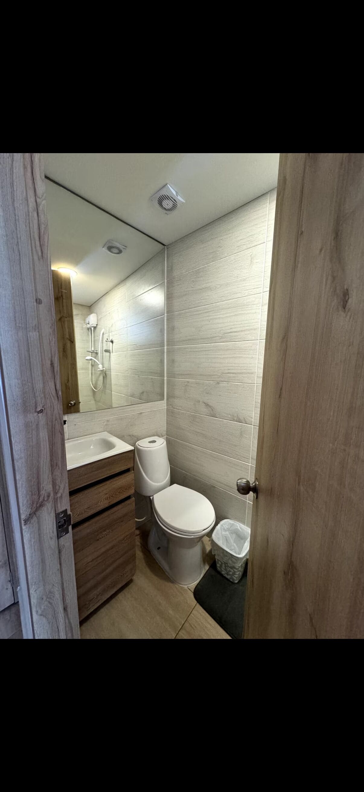 Pyyhkeet, saippua, vessapaperi