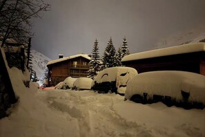 المنطقة المحيطة بالمنشأة