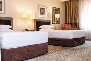 Coffres-forts dans les chambres, fer et planche à repasser