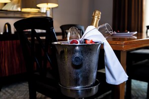 In-room dining - Royal Majestic Hotel (Johannesburg)