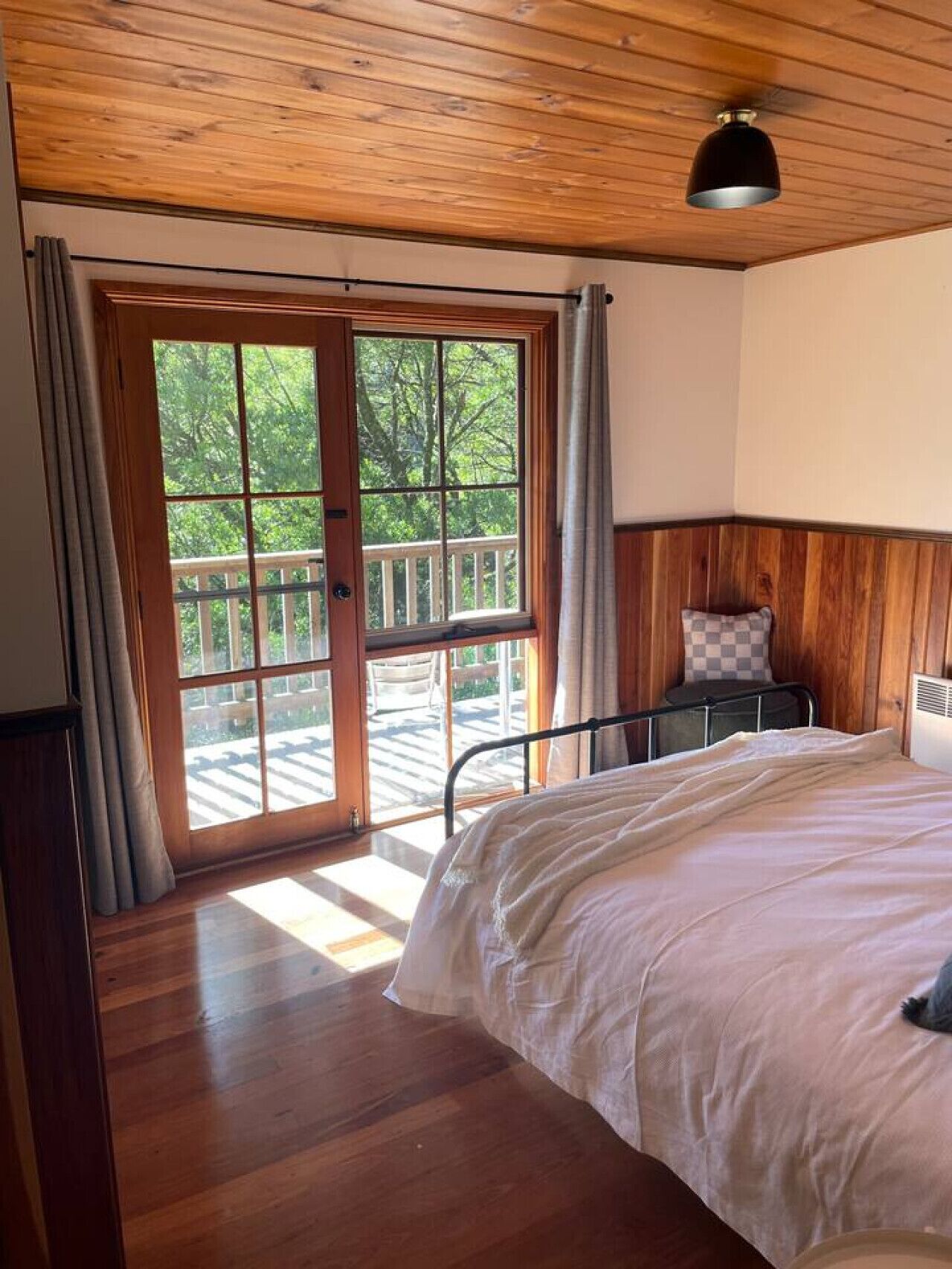 2 slaapkamers, een strijkplank/strijkijzer, beddengoed