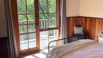 2 slaapkamers, een strijkplank/strijkijzer, beddengoed